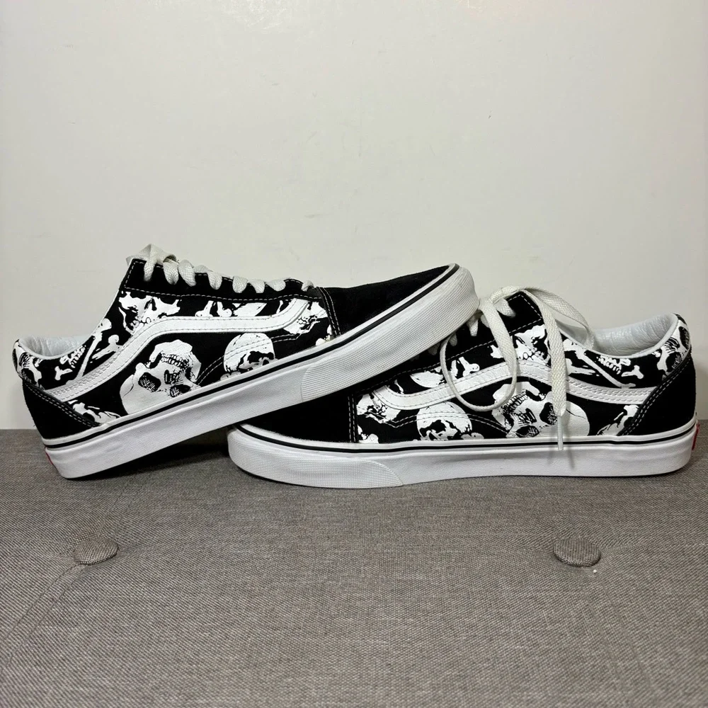 Vans Skull Old Skool Sneakers- men’s 11.5